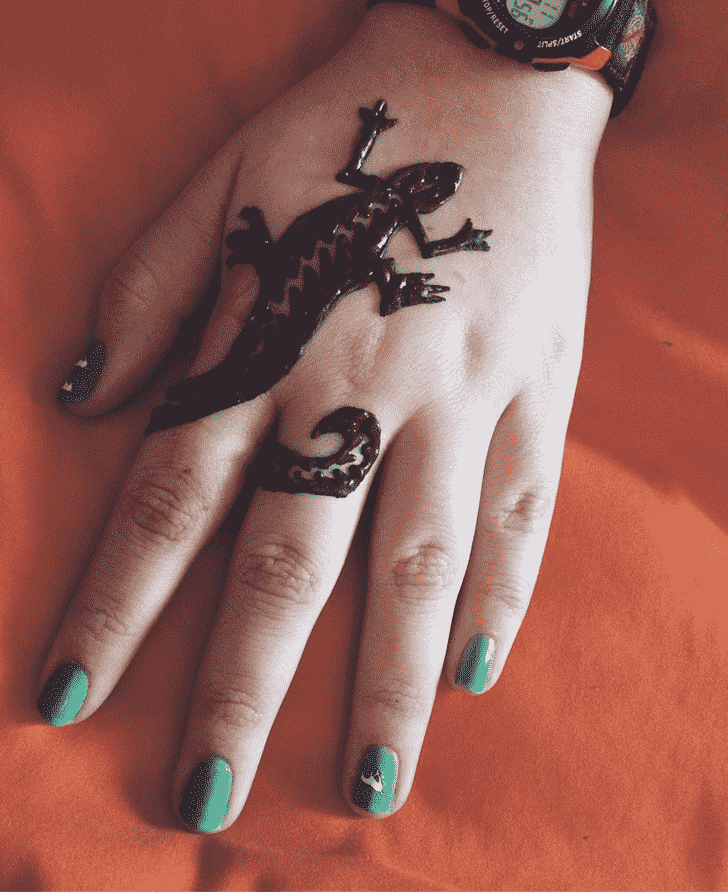 Bewitching Lizard Henna design