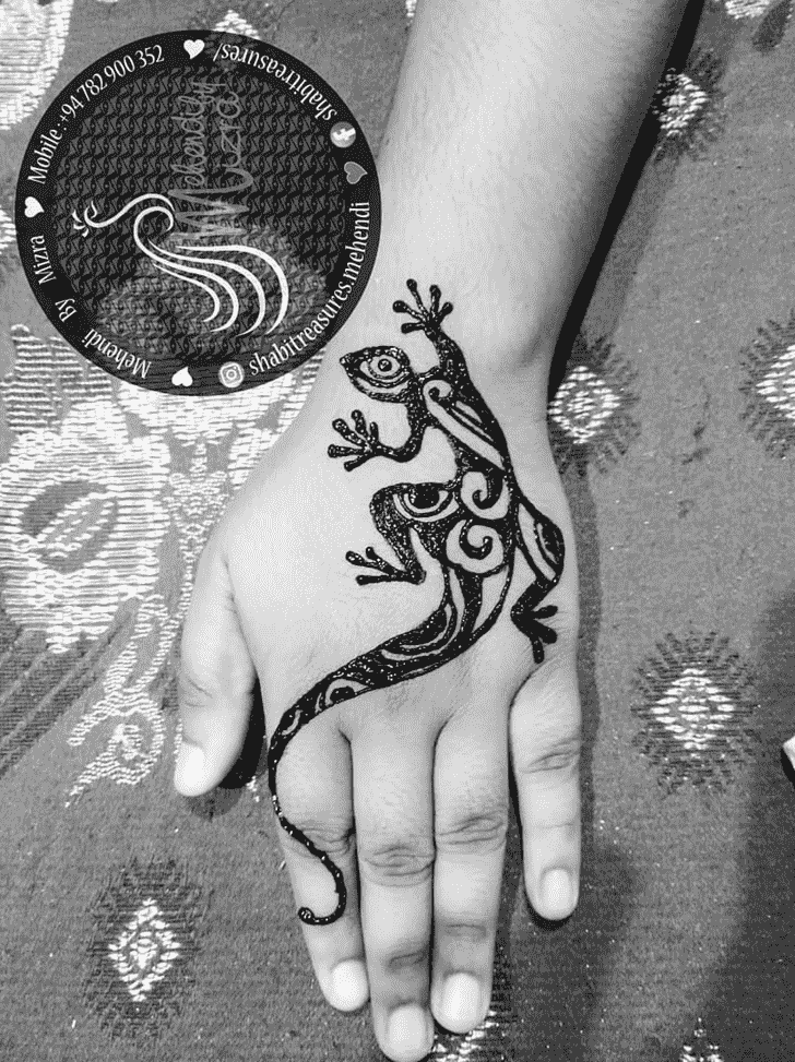 Captivating Lizard Henna design