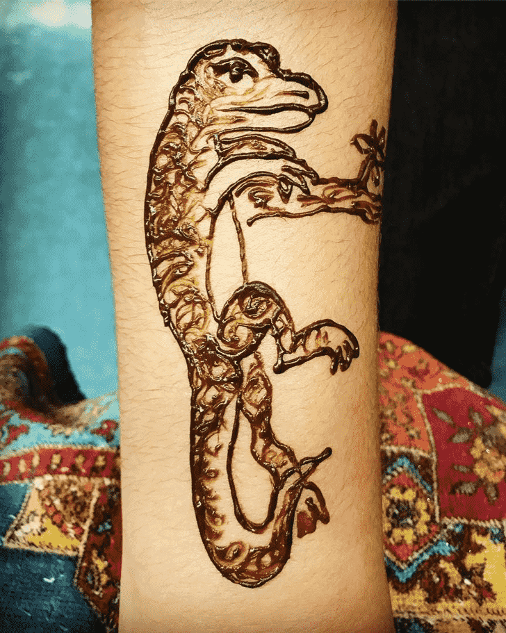 Charming Lizard Henna design