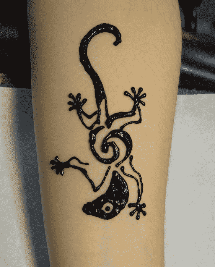 Comely Lizard Henna design