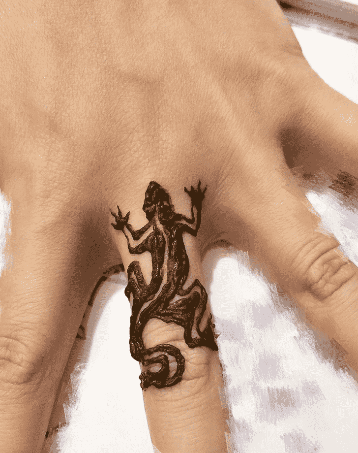 Delicate Lizard Henna design