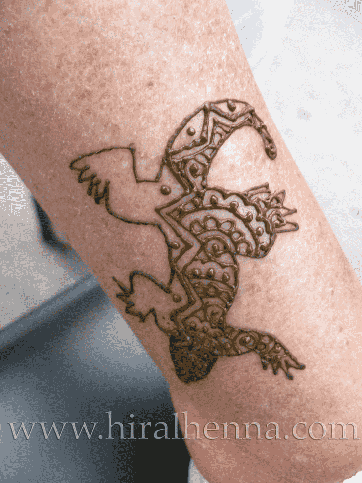 Fascinating Lizard Henna design