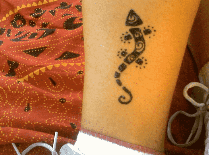 Good Looking Lizard Henna design