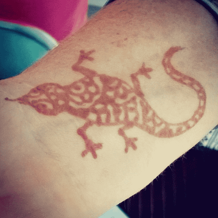 Pretty Lizard Henna design