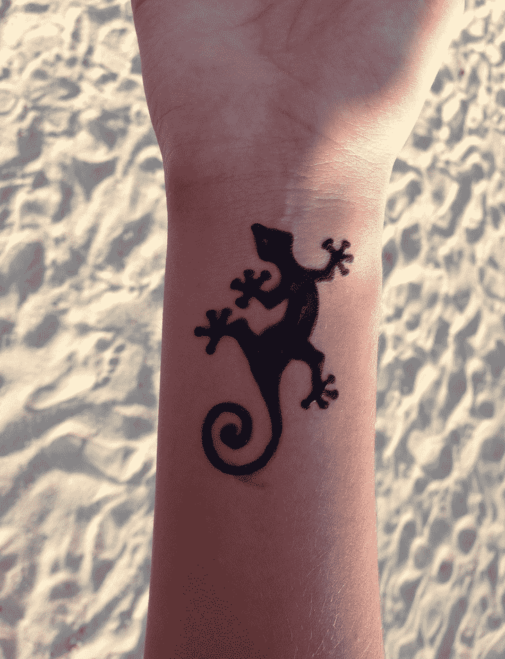 Radiant Lizard Henna design