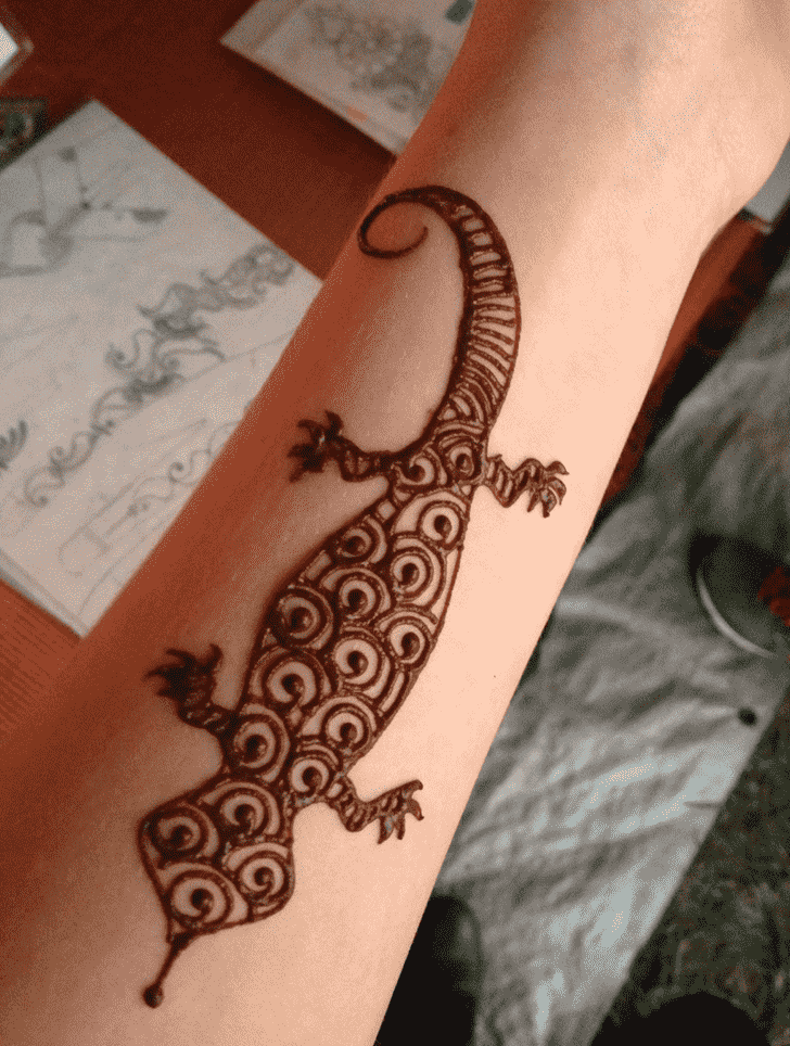 Splendid Lizard Henna design