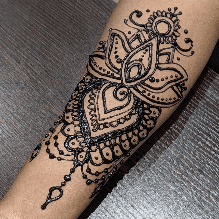 Fine Lotus Henna Design