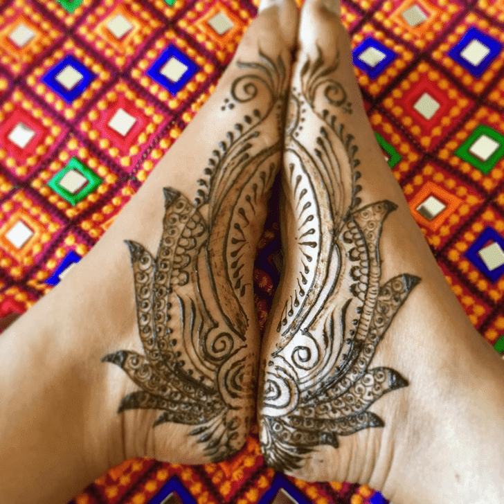 Marvelous Lotus Henna Design