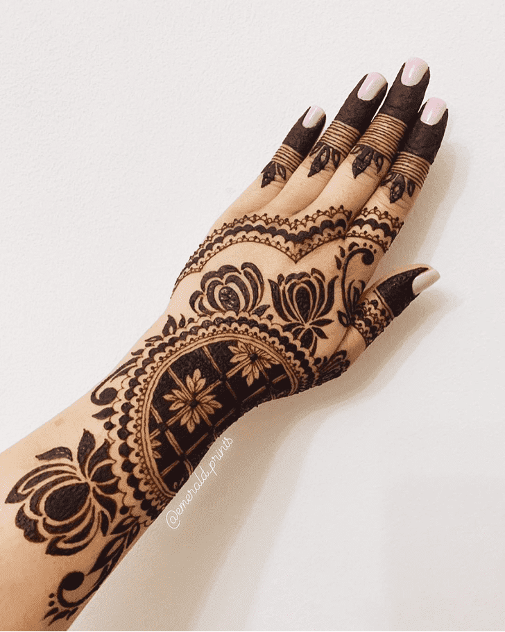 Pretty Lotus Henna Design