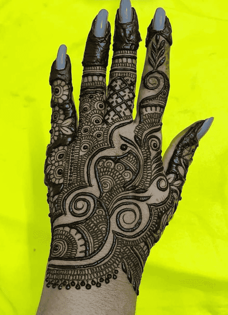 Mesmeric Lovely Henna design