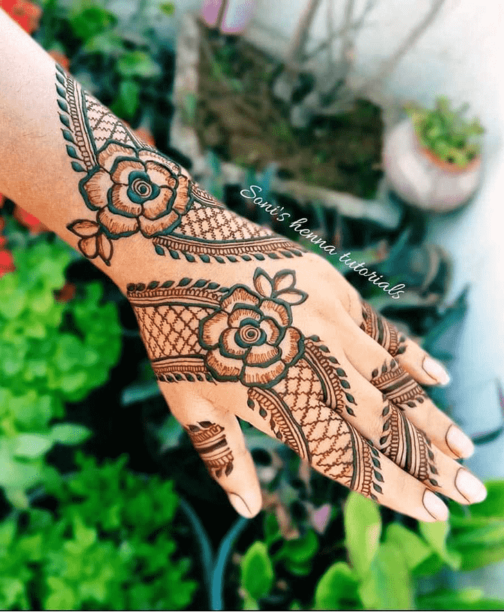 Pleasing Lovely Henna design