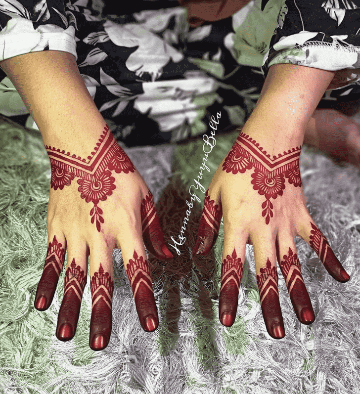 Shapely Lovely Henna design