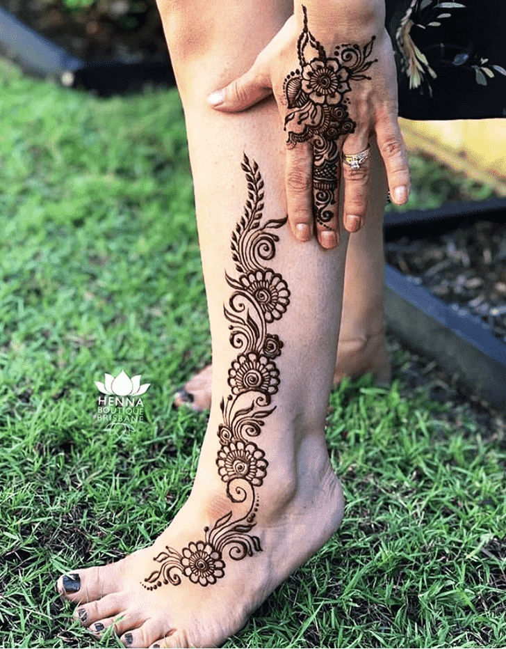 Dazzling Lucknow Henna Design