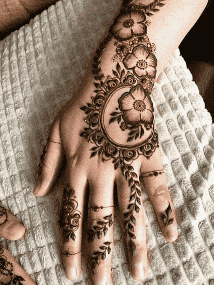 Delightful Lucknow Henna Design