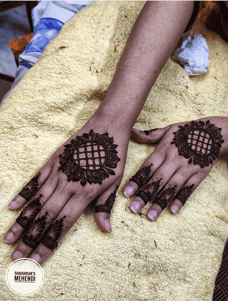 Enthralling Lucknow Henna Design