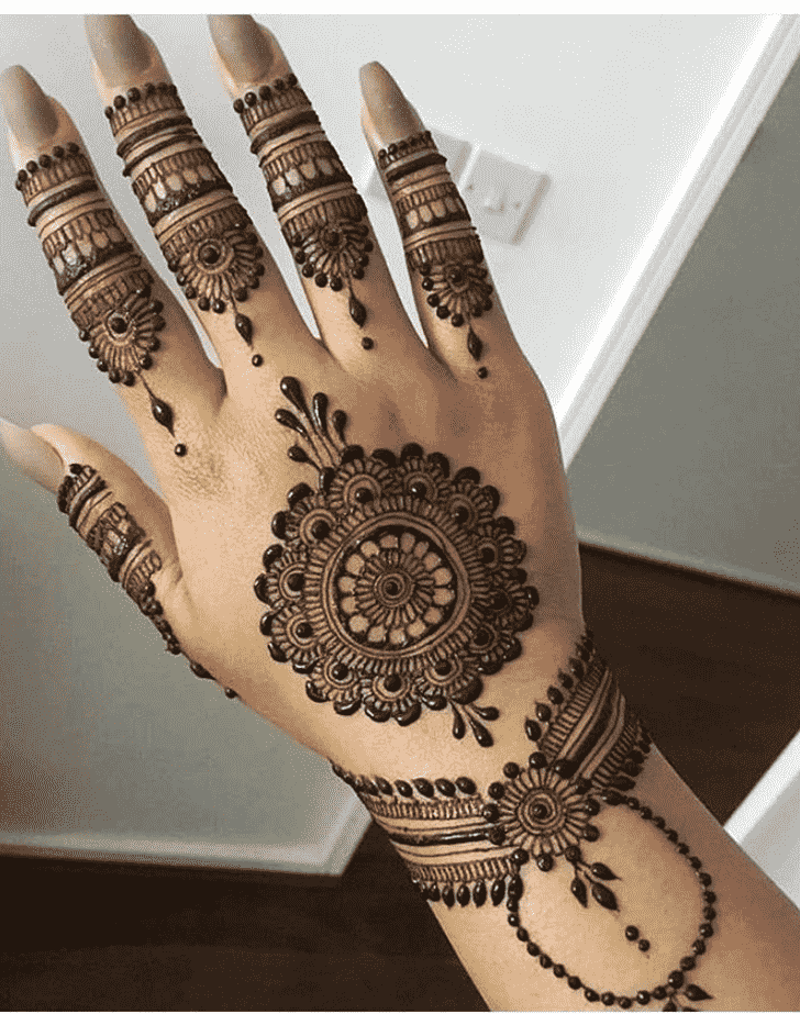 Enticing Lucknow Henna Design