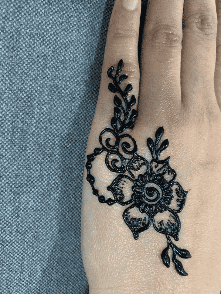 Magnetic Lucknow Henna Design