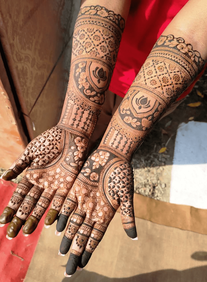 Inviting Ludhiana Henna Design