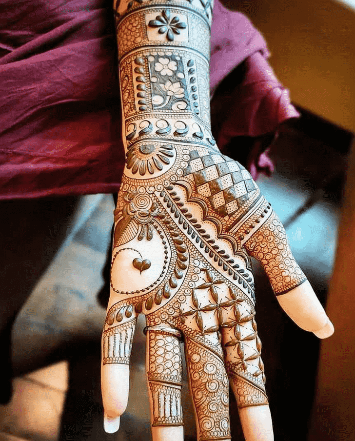 Dazzling Manali Henna Design