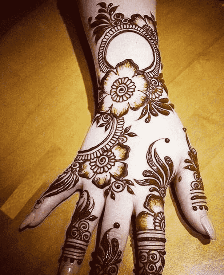 Fetching Manali Henna Design