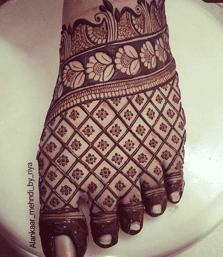 Slightly Manali Henna Design