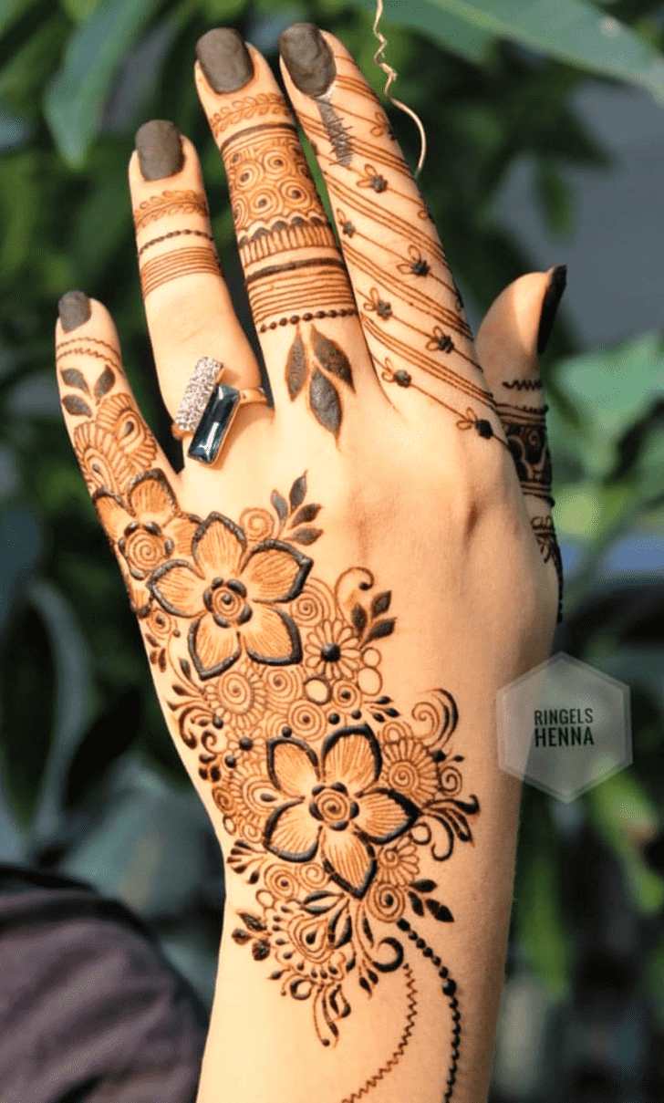 Radiant Mandala Henna Design