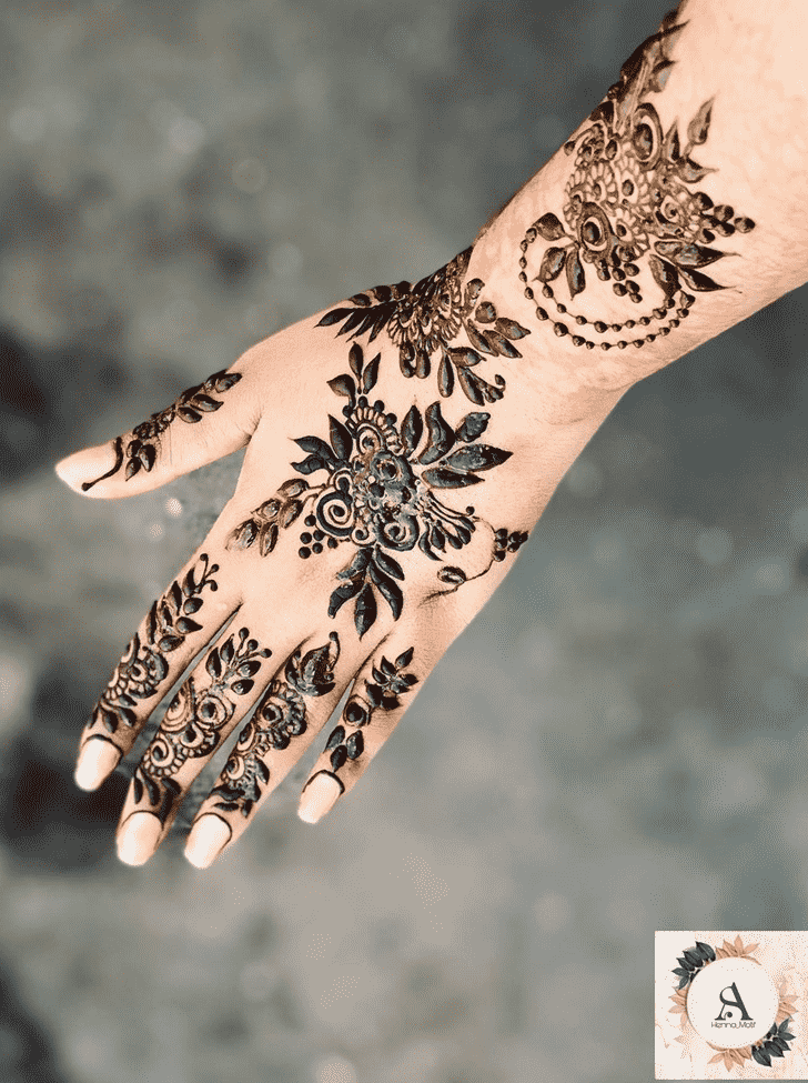 Comely Mangalore Henna Design