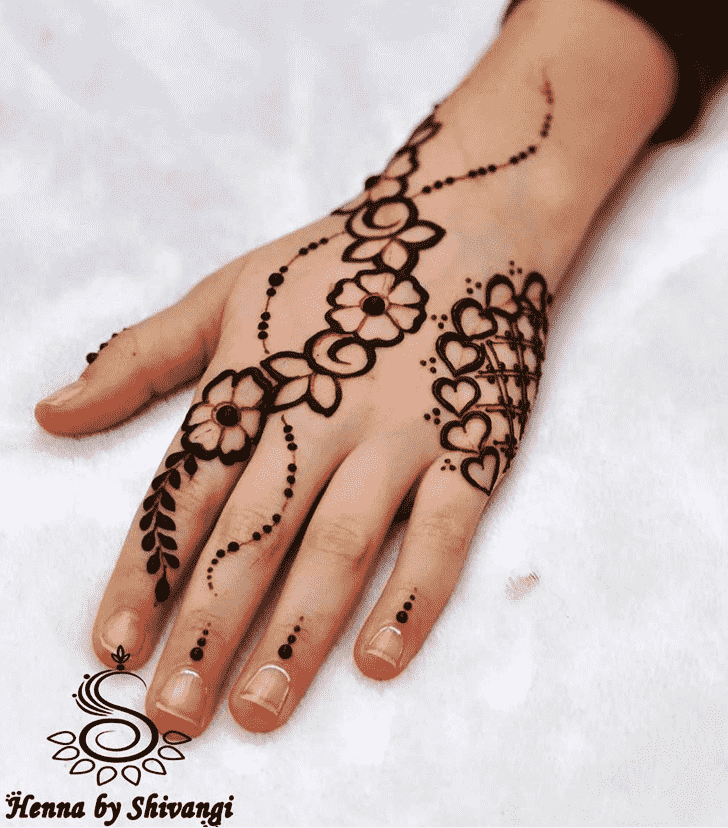 Delicate Marwari Henna Design