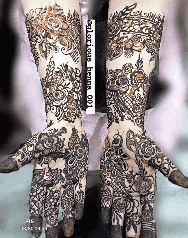 Bewitching McLeod Ganj Henna Design