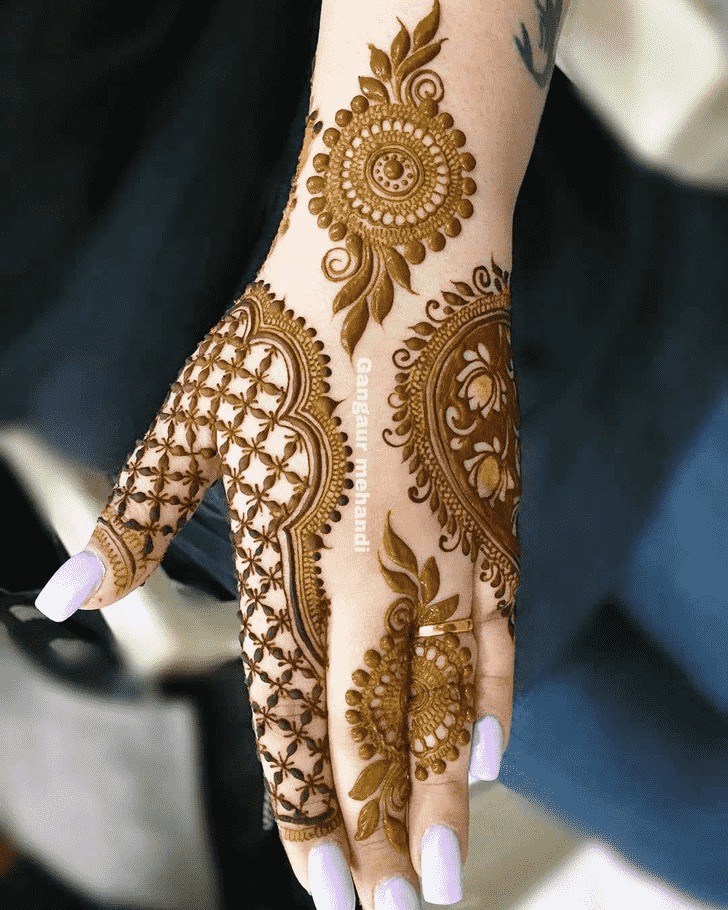 Fetching Meena Sankranti Henna Design