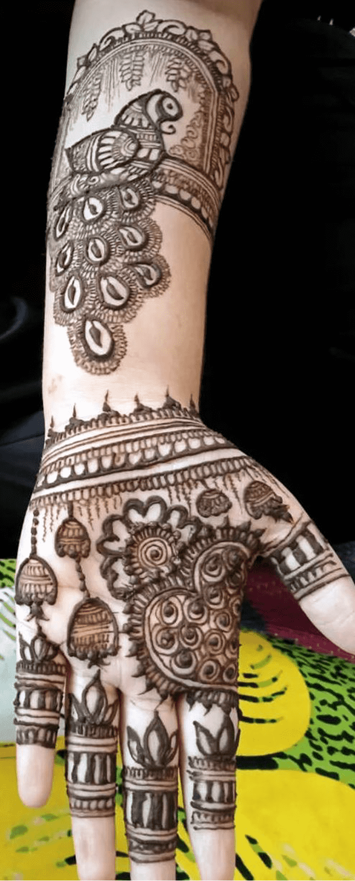 Elegant Mehndi Art Henna Design