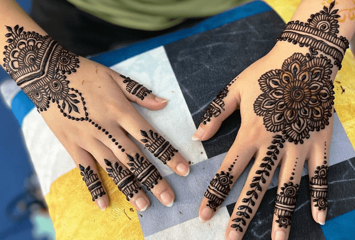 Enticing Mehndi Art Henna Design