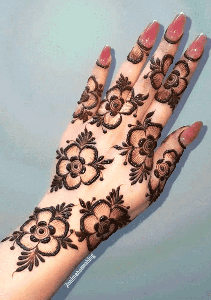 Alluring Minimal Henna Design
