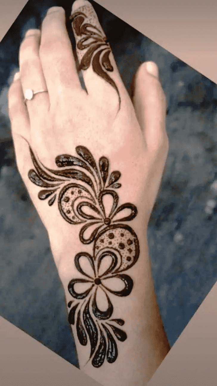 Angelic Minimal Henna Design
