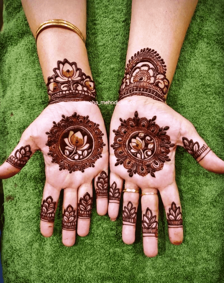 Appealing Minimal Henna Design