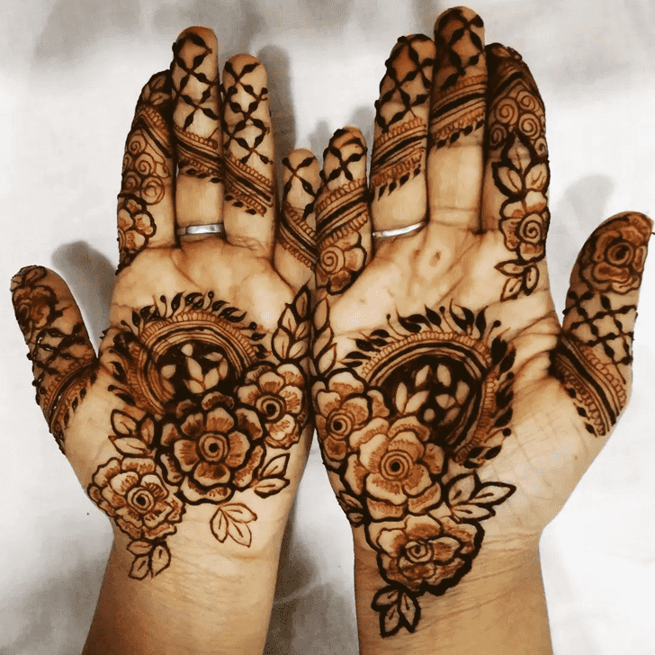 Comely Minimal Henna Design