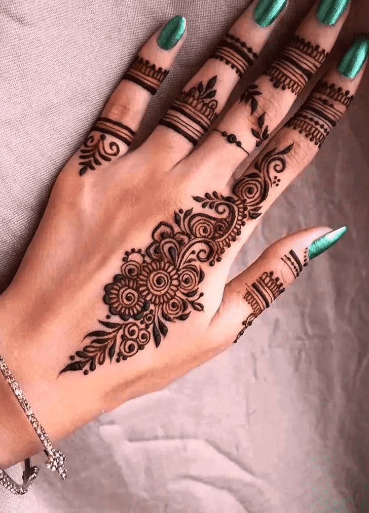 Dazzling Minimal Henna Design