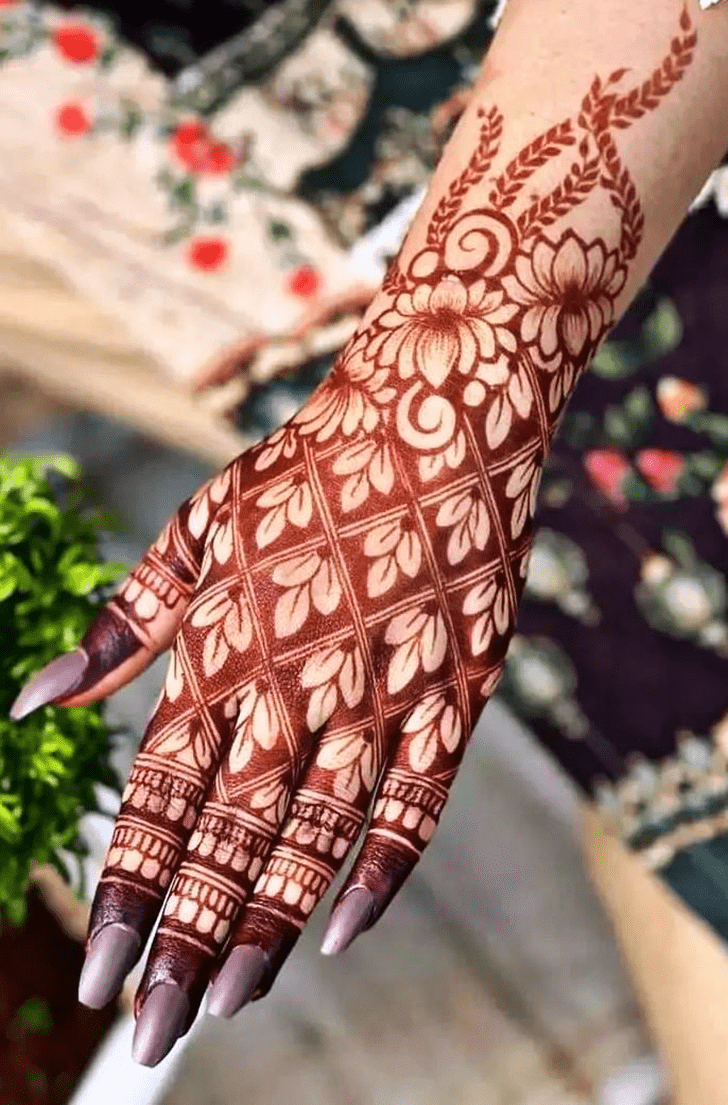 Enthralling Minimal Henna Design