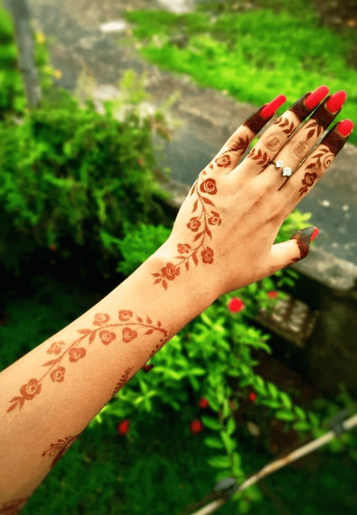Fetching Minimal Henna Design