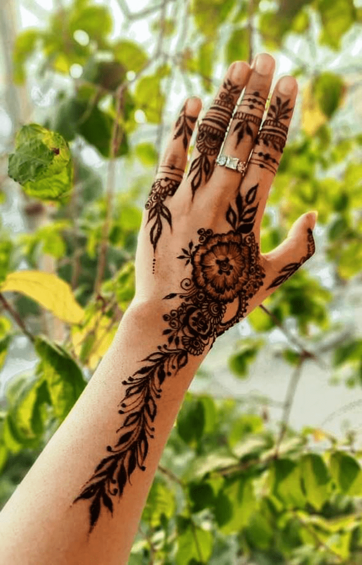 Fine Minimal Henna Design