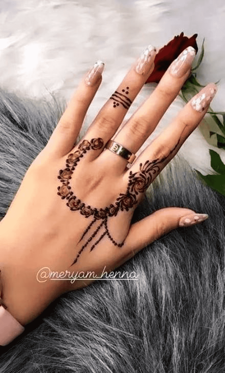 Gorgeous Minimal Henna Design