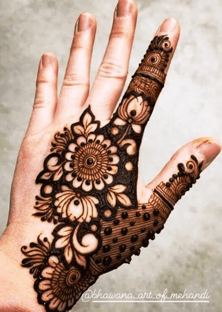 Magnetic Minimal Henna Design