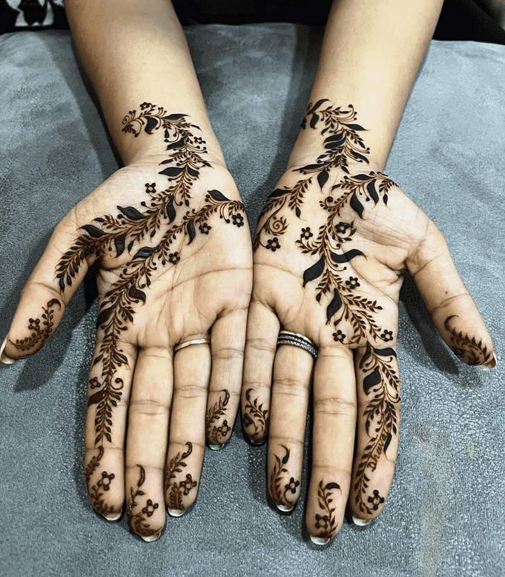 Magnificent Minimal Henna Design