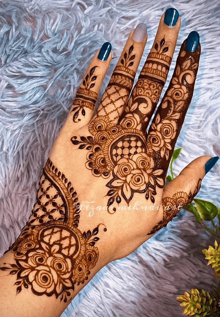 Pleasing Minimal Henna Design