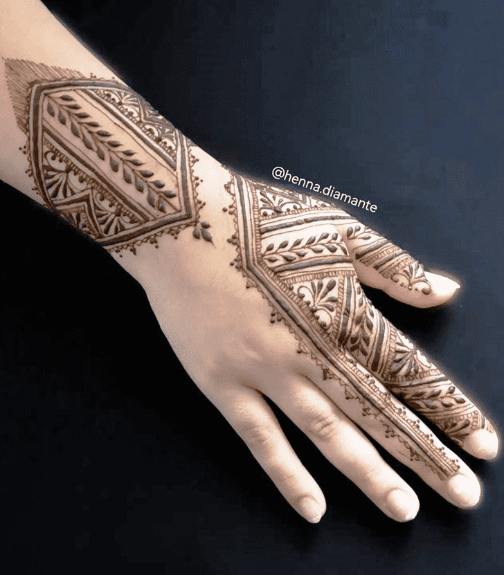 Pretty Minimal Henna Design
