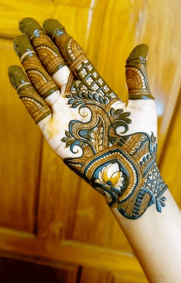 Refined Minimal Henna Design