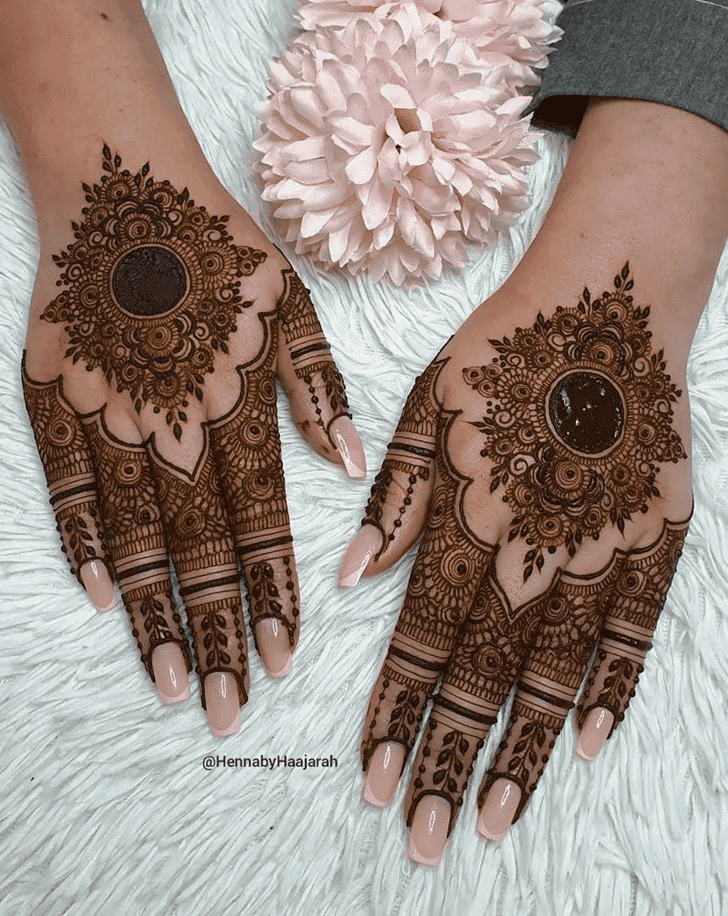 Shapely Minimal Henna Design