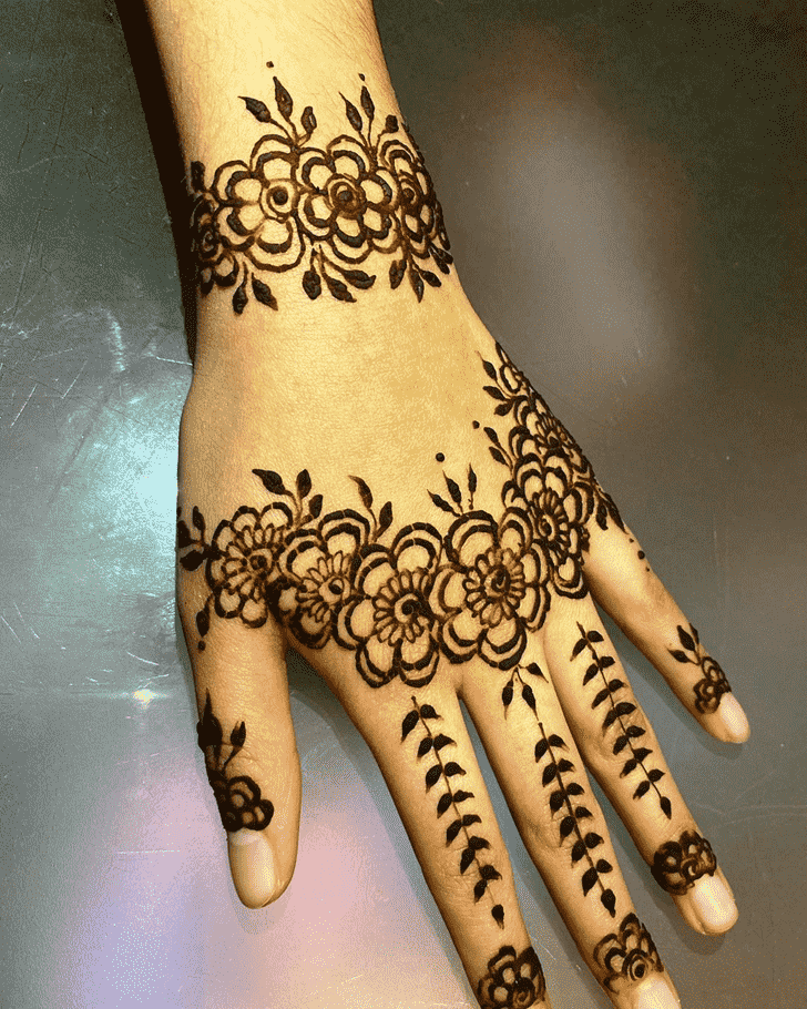 Alluring Modern Henna Design