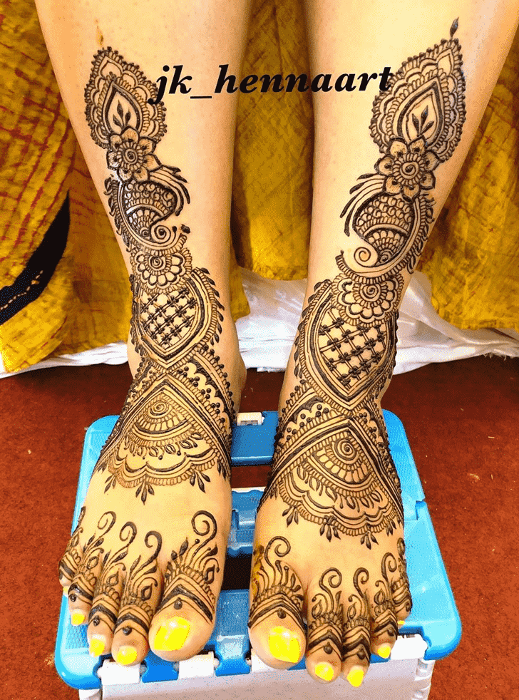 Dazzling Modern Henna Design