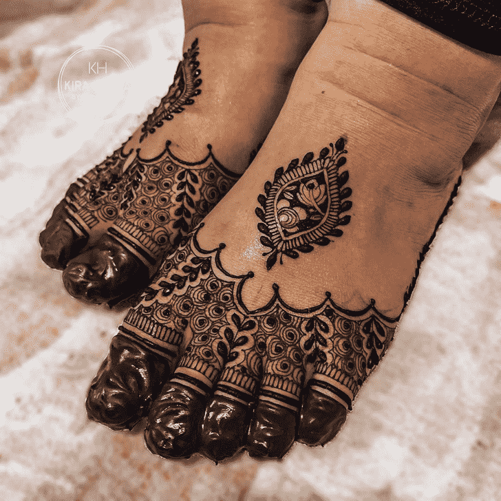 Enthralling Modern Henna Design